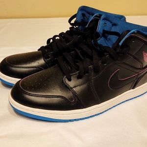 Jordan 1 Mid